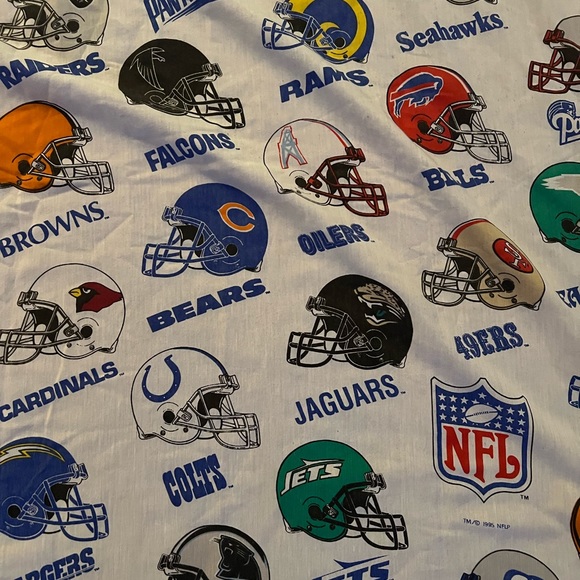 Vintage NFL Football Teams Spell Out Shield Twin Size Flat Bed Sheet 1995 - Picture 8 of 10